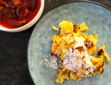 Kaiserschmarren mit Zwetschgenröster aus dem Naturpark Almenland Kaiserschmarren mit Zwetschgenröster aus dem Naturpark Almenland
