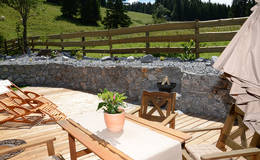 Gemütliche Terrasse bei der Almhütte Huber