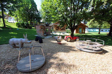 Der große Kinderspielplatz bei der Pension Elmer Der große Kinderspielplatz bei der Pension Elmer