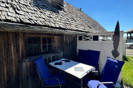 Terrasse in der Stoakoglhütte auf der Sommeralm.