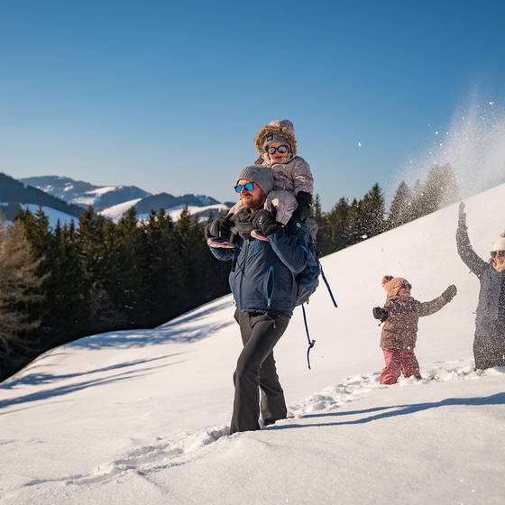 Winterwandern mit der Familie im Naturpark Almenland