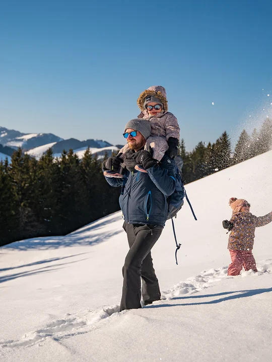 Winterwandern mit der Familie im Naturpark Almenland
