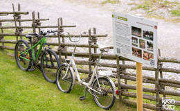 Info-Tafel auf dem Huab'n Theater-Rundweg im Naturpark Almenland