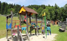 Großer Spielplatz im Motorikpark Koglhof