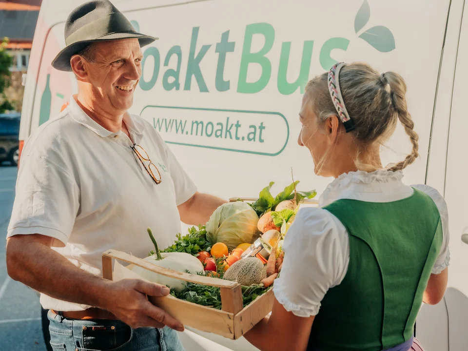 Regionale Zustellung von Obst und Gemüse durch den Moaktbus.