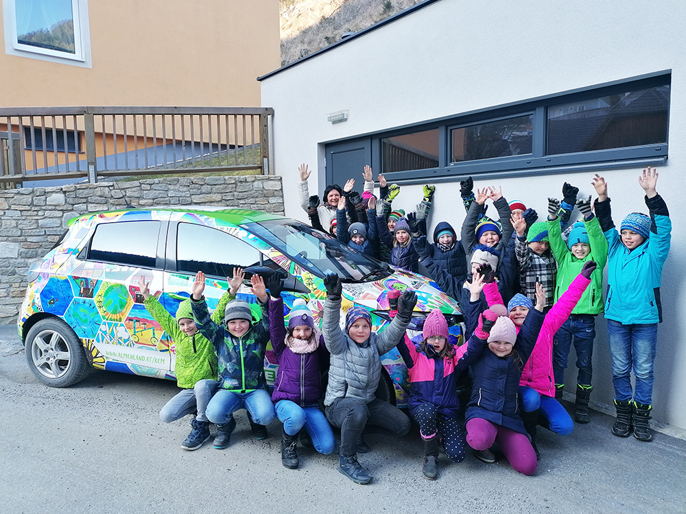 Klimafreundliches Auto von den Volkschülern gestaltet