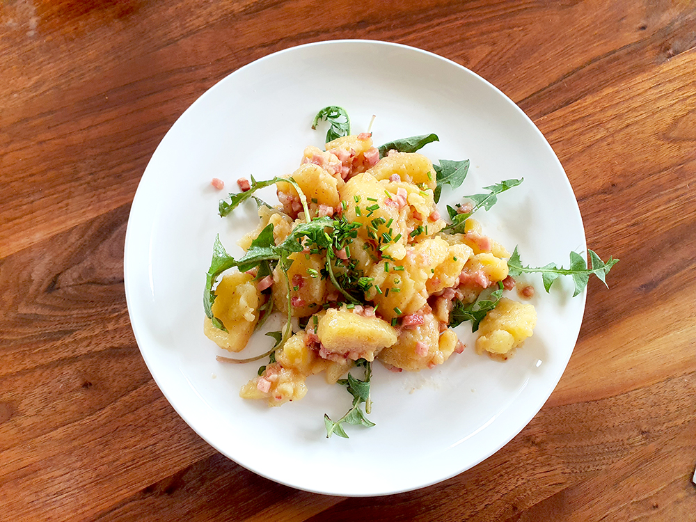 Kartoffelsalat mit Löwenzahngrün Gericht